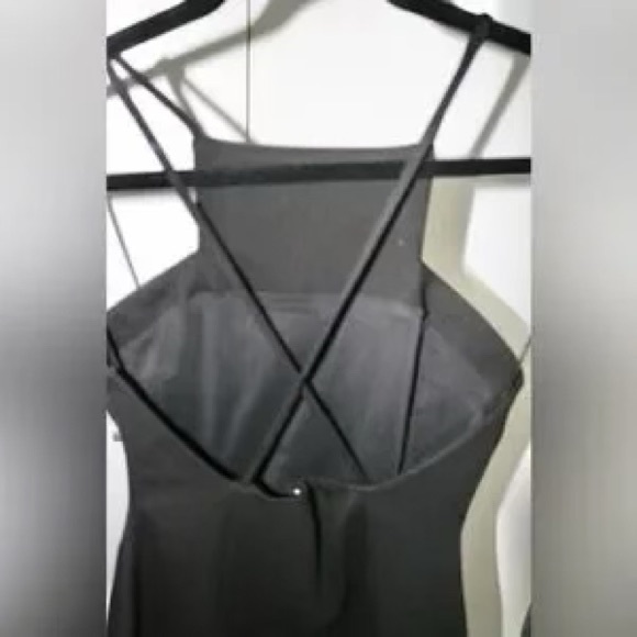 NWT- Elliatt Dresses Elliatt Energy High Neck Dress Size Medium - Picture 6 of 9